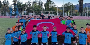 futbol-okulumuzdan-cumhuriyet-kutlamasi.jpg