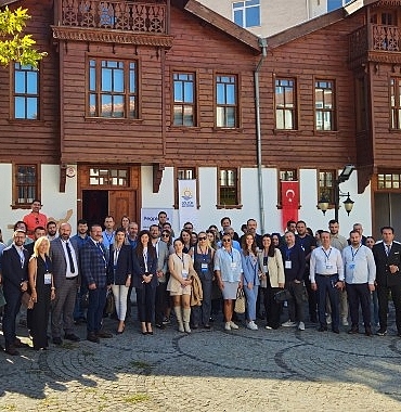 golcuk-belediyesi-dijitallesen-istihdam-ofisinin-calismalarini-tanitmak-ve-istihdama-katki-sunmak-adina-dev-sanayi-firmalarini-bir-araya-getirdi.jpg