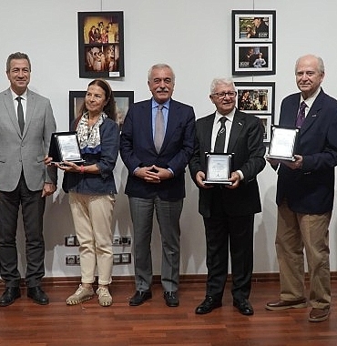 halit-refigin-anisina-duygu-dolu-bir-gece.jpg