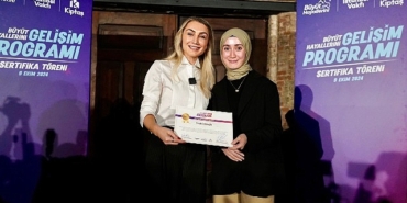 istanbul-vakfi-catisi-altinda-dr-dilek-kaya-imamoglunun-fikir-onculuguyle-hayata-gecen-buyut-hayallerini-projesi-ucuncu-kez-gelisim-programi-gerceklestirdi.jpg