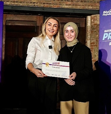 istanbul-vakfi-catisi-altinda-dr-dilek-kaya-imamoglunun-fikir-onculuguyle-hayata-gecen-buyut-hayallerini-projesi-ucuncu-kez-gelisim-programi-gerceklestirdi.jpg