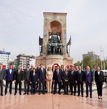 istanbulun-kurtulusunun-101inci-yili-taksimde-kutlandi.jpg