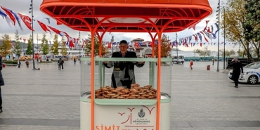 istanbulun-yeni-simit-arabalari-besiktas-meydaninda.jpg