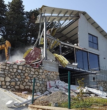 kacak-villa-yikildi.jpg