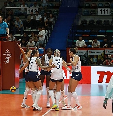 kadin-voleybol-takimindan-ilk-mac-ilk-galibiyet.jpg