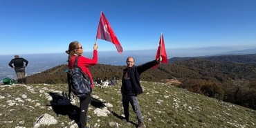 kartepenin-zirvesinde-cumhuriyet-coskusu.jpg