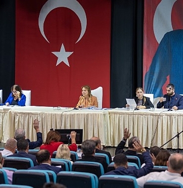 konak-belediye-meclisi-2025-yili-mali-butcesini-onayladi.jpg