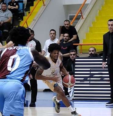 konya-buyuksehir-belediyesporun-zirve-yuruyusu-suruyor.jpg