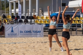 liseli-genclerden-plaj-voleybolu-ve-muzik-soleni.jpg