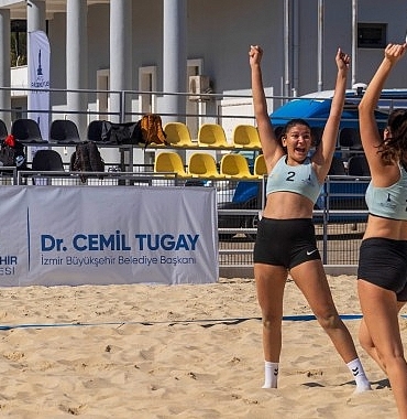 liseli-genclerden-plaj-voleybolu-ve-muzik-soleni.jpg