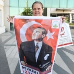 osmangazi-belediyesi-10-bin-ata-posteri-dagitiyor.jpg