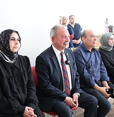 salihli-belediye-baskani-mazlum-nurlu-1-ekim-yaslilar-gunu-dolayisiyla-salihli-huzurevini-ziyaret-etti.jpg