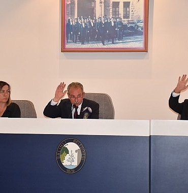 salihli-belediye-meclisi-mazlum-nurlu-baskanliginda-ekim-ayi-meclis-toplantisini-gerceklestirdi.jpg