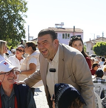 seferihisarda-yas-almis-vatandaslar-unutulmaz-bir-gun-gecirdi.jpg