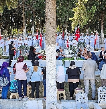 sehit-deniz-akdeniz-golcukte-kabri-basinda-dualarla-anildi.jpg