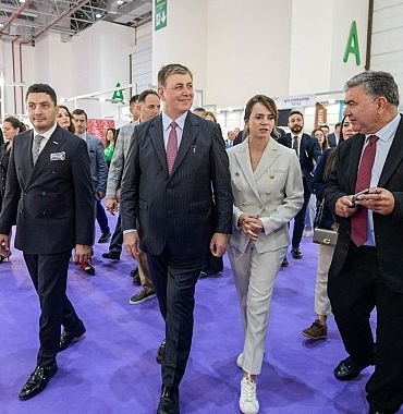 tugay-izmir-tekstil-ve-moda-sektorunde-oncu-rolunu-surdurecek.jpg