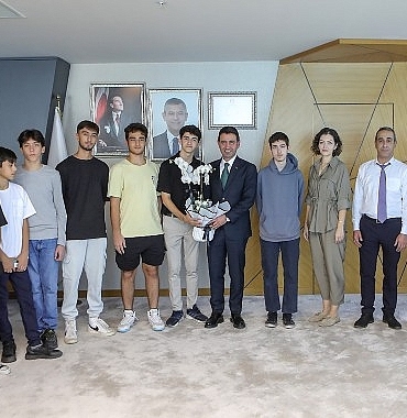 universite-ve-liseli-genclerden-baskan-onala-tesekkur-ziyareti.jpg