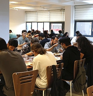 universitelilerin-aksam-yemegi-cankaya-belediyesinden.jpg