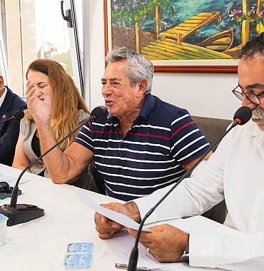 yigitten-ileri-yas-bireylere-ovgu-basimizin-tacisiniz.jpg