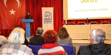 cesme-belediyesi-ve-akuttan-afetlere-karsi-guclu-adim-temel-afet-bilinci-semineri.jpg