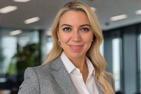 defactoda-ust-duzey-atama-surdurulebilirlik-ve-csr-baskani-elif-cam-oldu.jpg