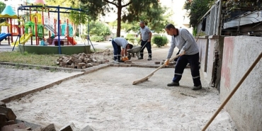 karsiyaka-belediyesi-1-ayda-100den-fazla-parki-bakima-aldi.jpg