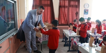 615-ogrenciye-agiz-ve-dis-sagligi-egitimi-verildi.jpg