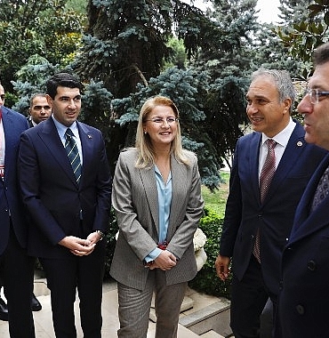 baskan-ovalioglu-yerel-yoneticiler-ve-egitim-calistayina-katildi.jpg