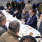 baskan-tugay-santiyede-buyuksehir-belediyesi-emekcileriyle-bulustu-namusumuzla-butun-gayretimizle-izmir-icin-calismaya-devam-edecegiz.jpg