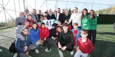 buyuksehirden-izmit-ayazmaya-sentetik-futbol-sahasi.jpg