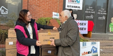 losev-mutlu-et-paketlerini-atasehirde-dagitmaya-devam-ediyor.jpg