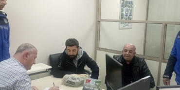 buyuksehir-zabitasindan-ornek-davranis-vatandasin-dusurdugu-parayi-zabita-buldu.jpg