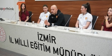 goztepe-kadin-voleybol-takimi-izmirli-ogrencilerle-bulustu.jpg
