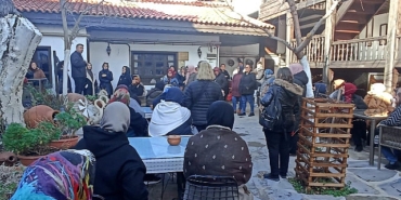 kadinlar-adim-adim-manisayi-geziyor.jpg