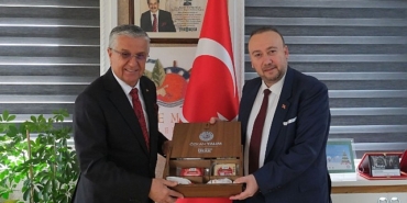 usak-belediye-baskani-ozkan-yalimdan-baskan-topalogluna-ziyaret.jpg