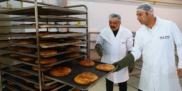 antalya-buyuksehir-halk-ekmek-bufelerinde-ramazan-pidesi-15-tl.jpg