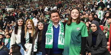 baskan-aydin-bursasporun-macini-ogrencilerle-birlikte-izledi.jpg