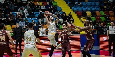 buyuksehir-bandirma-bordo-basketbola-sans-tanimadi.jpg