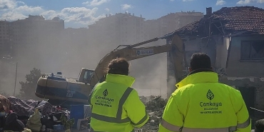 cankaya-belediyesi-tehlikeli-yapilari-yikiyor.jpg
