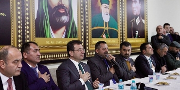 ekrem-imamoglu-alevi-vatandaslarin-hizir-lokmasina-ortak-oldu.jpg