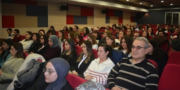 eu-egitim-fakultesinde-izmir-aile-ve-sosyal-hizmetler-il-mudurlugu-personeline-egitim-verildi.jpg