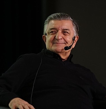 istanbul-okan-universitesi-spor-yoneticiligi-bolumunun-duzenledigi-etkinlige-39-yillik-teknik-direktor-yilmaz-vural-konuk-oldu.jpg