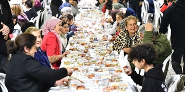 iste-izmirin-iftar-programi-buyuksehir-ramazan-bereketini-kente-yayacak.jpg