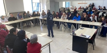 komek-kursiyerlerine-afet-bilinci-egitimi.jpg