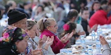 konak-belediyesi-ramazanda-dayanismayi-buyutuyor.jpg