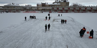 nevsehir-belediyesi-ekipleri-gazi-stadyumunu-temizledi.jpg