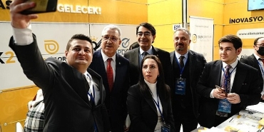 rektor-prof-dr-budak-kariyer-fuari-bolgemiz-ogrencileri-icin-cok-kiymetli-bir-organizasyon.jpg