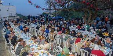 baskan-abdullah-ozyigit-yenisehirli-vatandaslarla-iftar-sofrasinda-bulustu.jpg