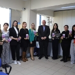 baskan-cicek-kadin-personelleri-unutmadi.jpg
