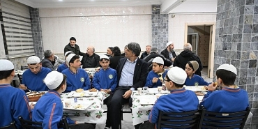 baskan-kocaman-kuran-kursu-ogrencileriyle-iftar-yapti.jpg